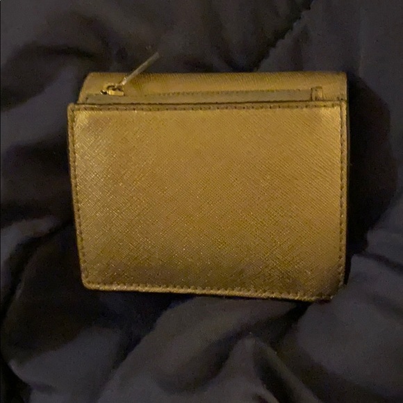 Gold Michael Kors wallet in great condition - Picture 2 of 3